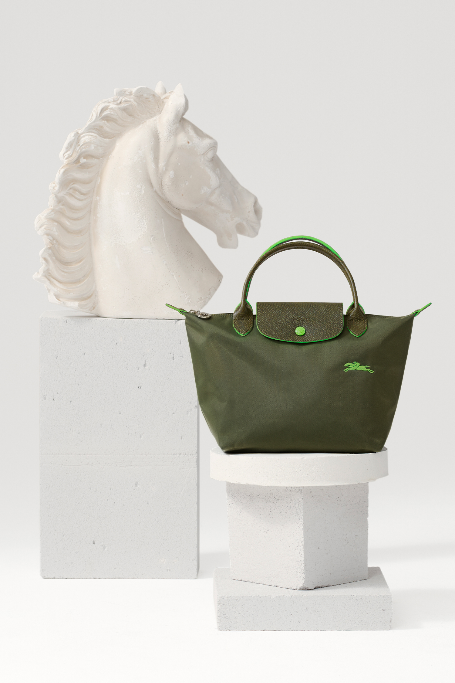 完美兼顾经典与潮流的longchamp x eu系列