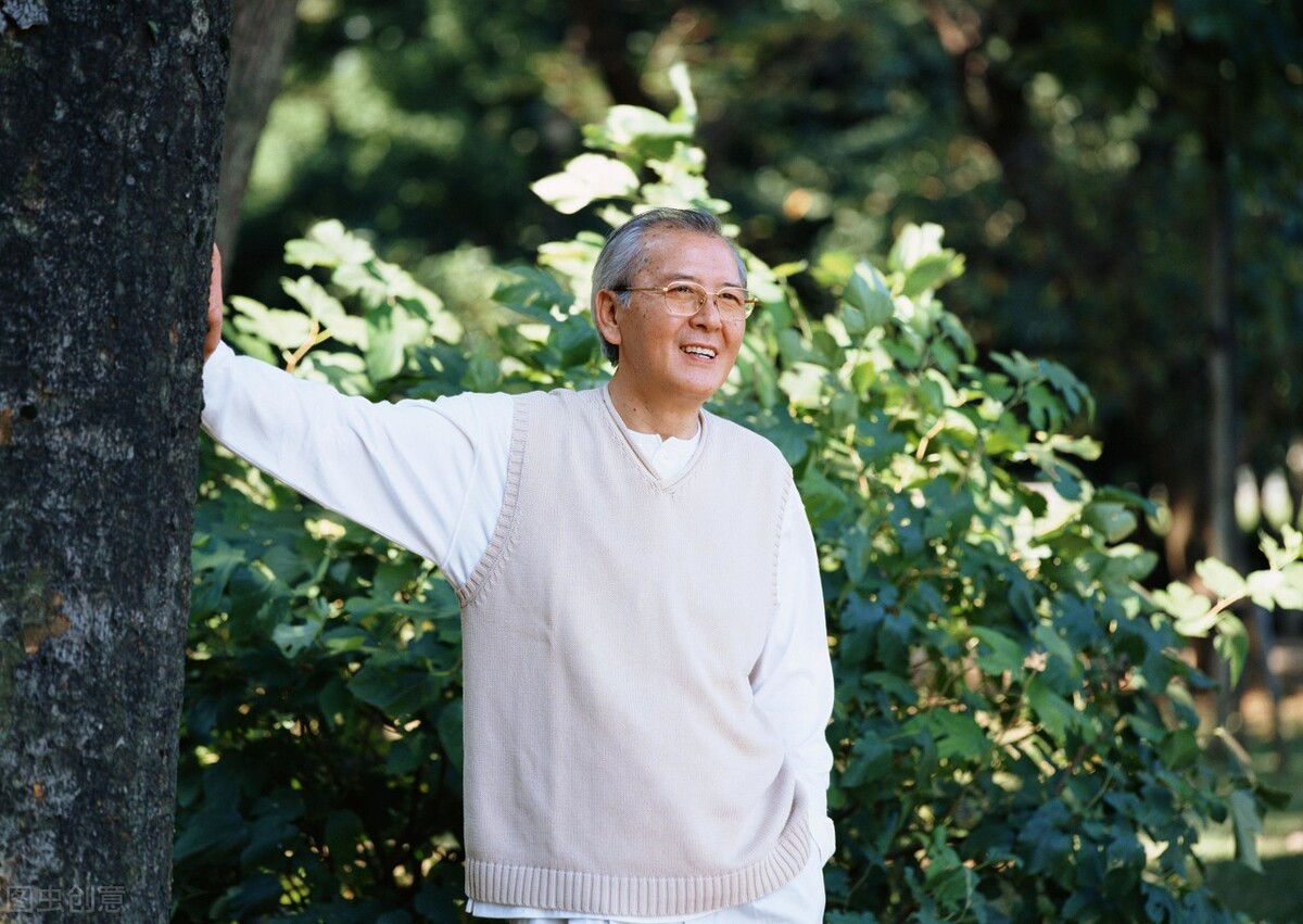 人到老年，关爱常伴，温暖同行