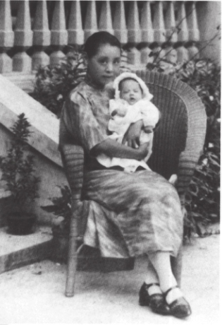 张幼仪次子彼得：险因母亲自杀打胎夭折，3岁时父亲抱其骨灰大哭