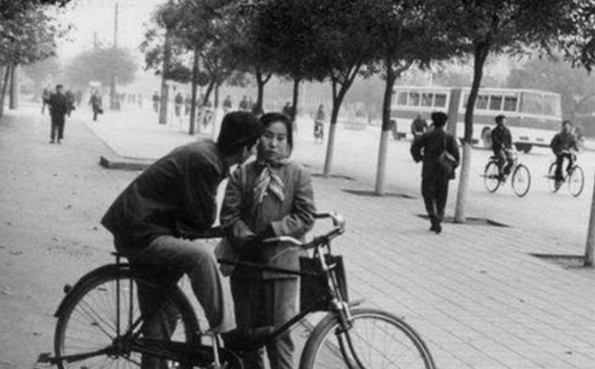 1963年，河北一女会计携1.6万巨款失踪，21年后在水泥地下被发现
