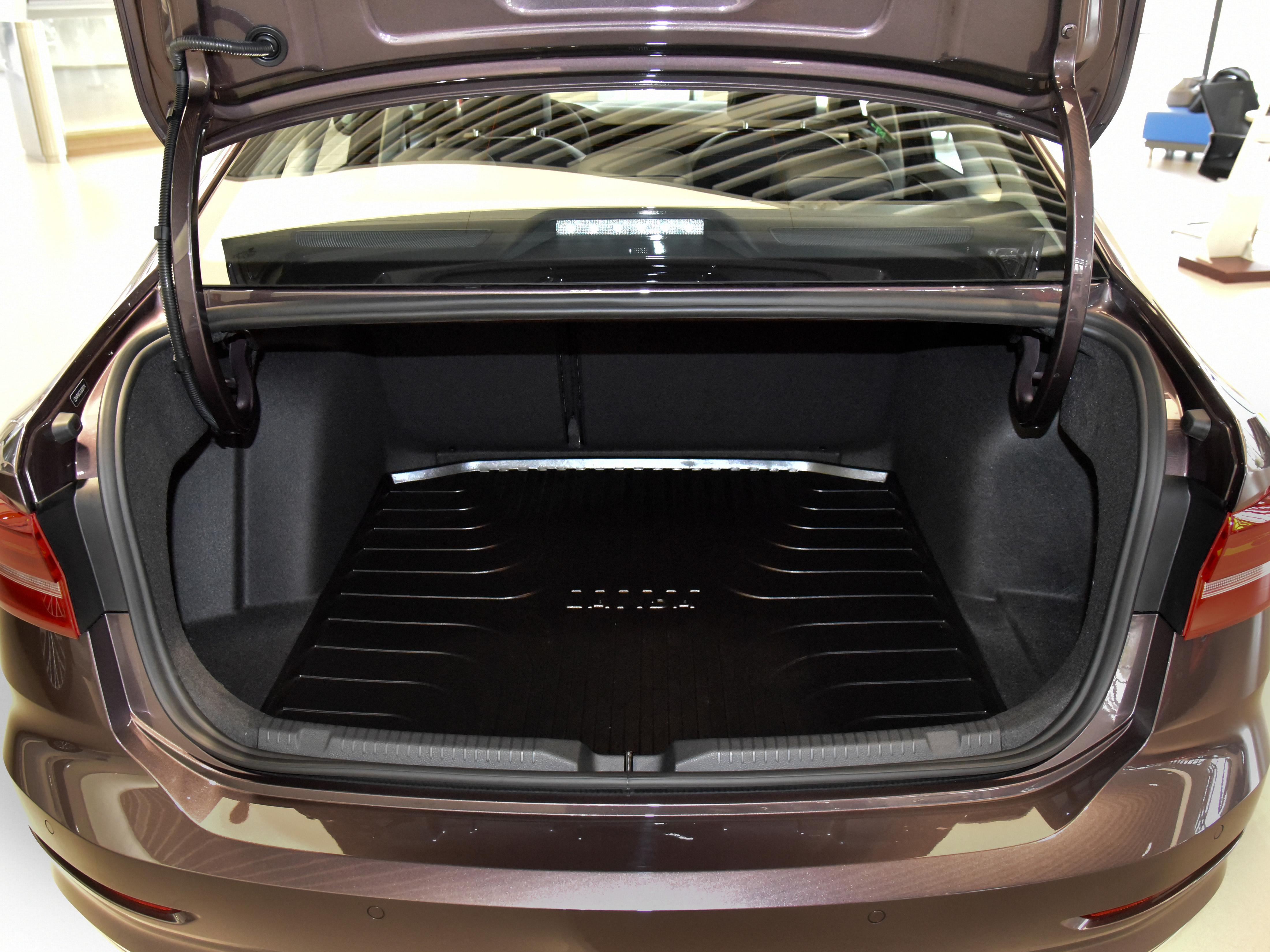 自动挡稳定可靠，油耗较低性价比高，带你看大众朗逸