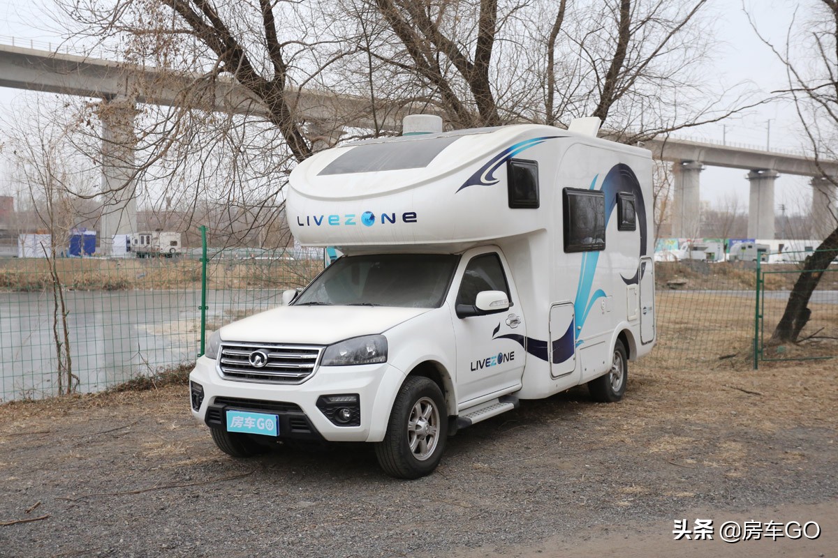 19万收的四驱房车，车主加装锂电太阳能柴暖，适合1家3口旅行