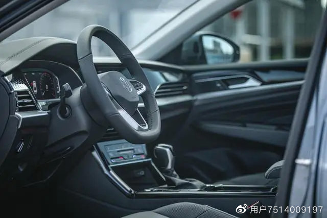 试驾｜摆脱以往的商务气息，试驾上汽大众新帕萨特330TSI