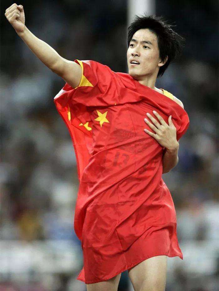 央视深情回顾刘翔：一役击败5大美国高手，12秒97破纪录夺冠