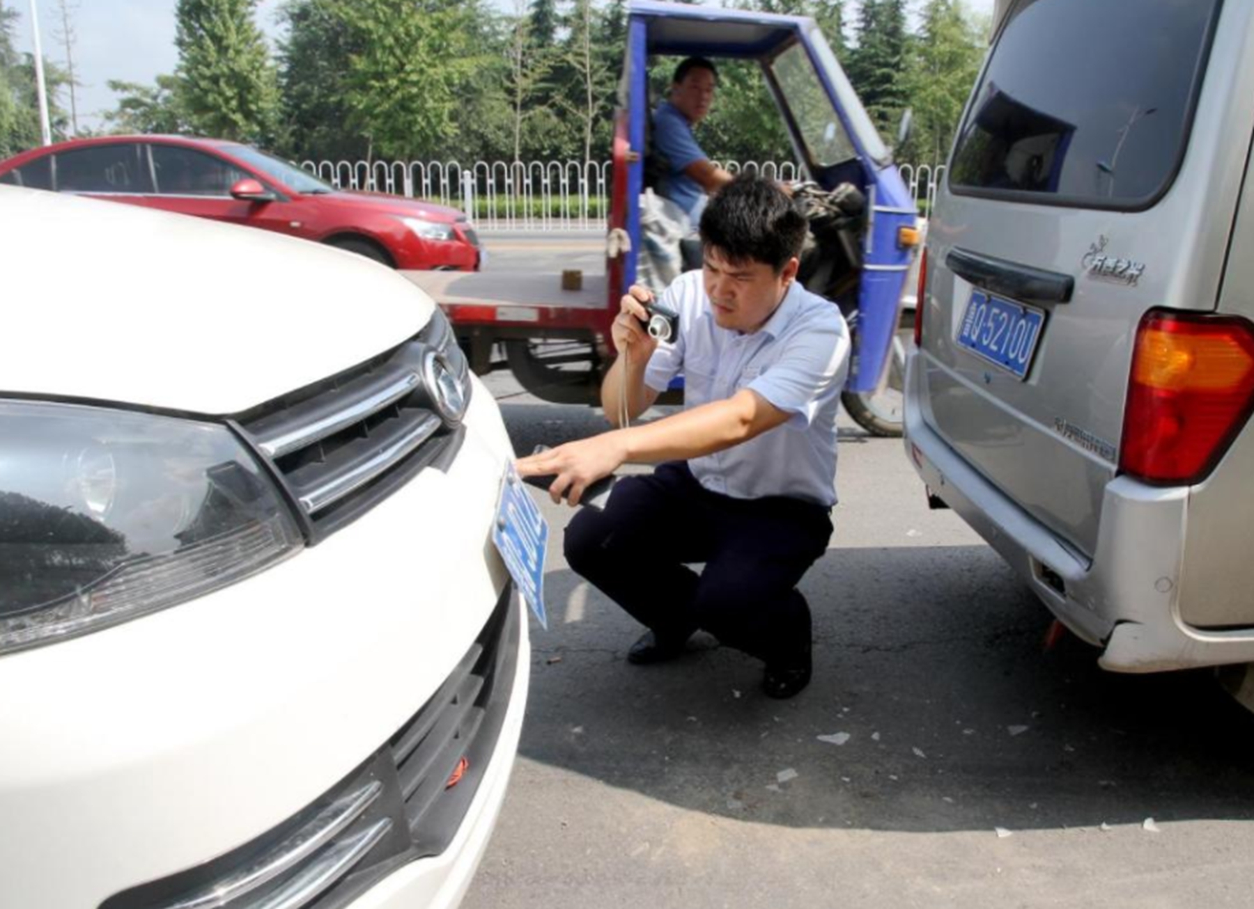 ​交警提醒：开车出事故先打4个电话，顺序别搞错