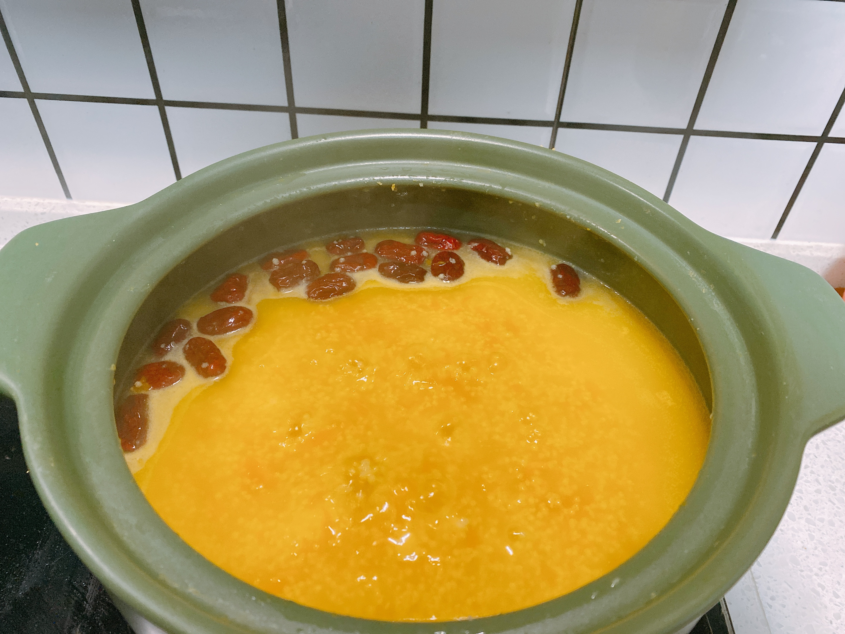 小米粥的做法和功效（冬日小米粥的特殊秘方传授）