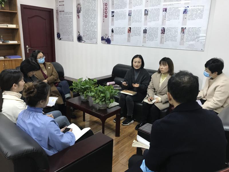 借智者光芒 行光明人生——双流区棠湖小学车爽阅读工作室沙龙活动