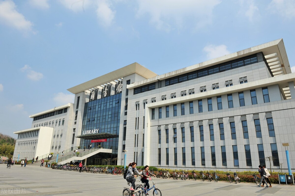 分数低选这3所大学，行业背景深厚就业质量好，低分生照样逆袭