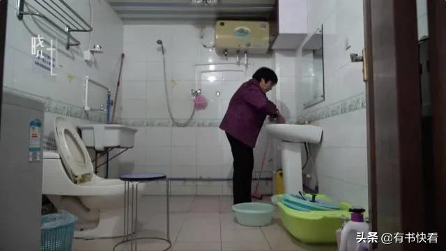 她,50岁,在北京给儿子当“免费保姆”:1800万老漂族何去何从?