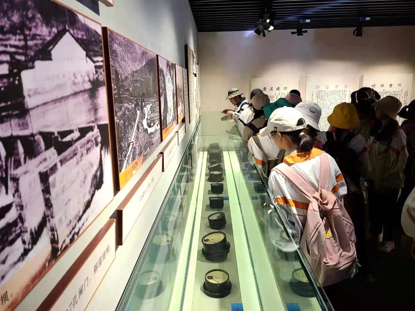 35里，昆钢一中学子用“脚”上了堂思政课