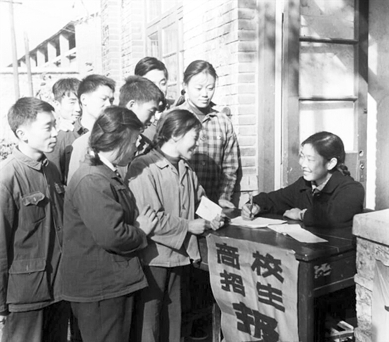 1977年恢复高考，为啥说创历史之最，小平同志为此做了哪些贡献？