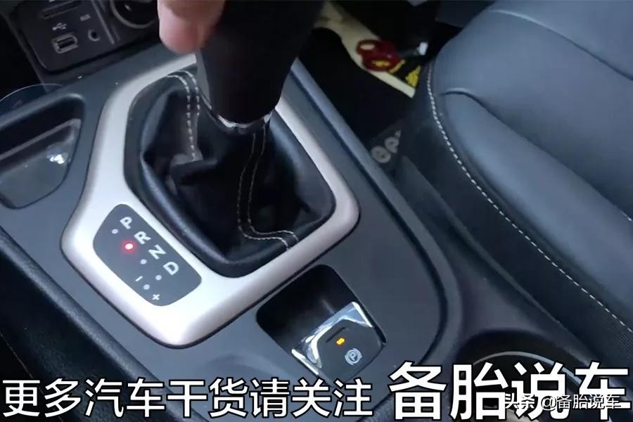 车子开在路上，突然把钥匙扔出窗外会发生什么？视频实测给你看