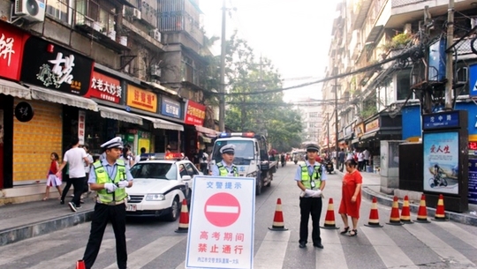 那些高考迟到的孩子，无可奈何，父母：也就只能这样了