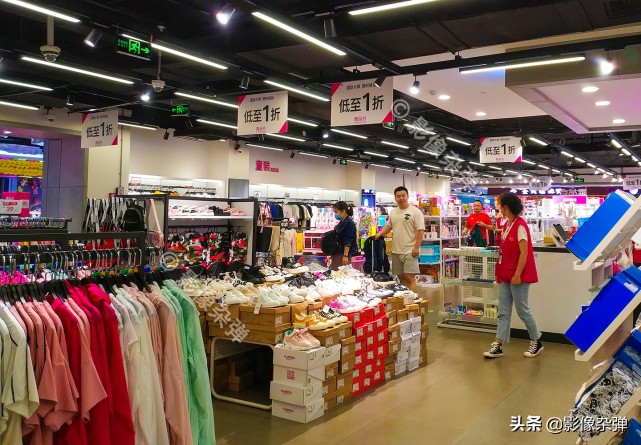 实拍唯品会线下门店，1折的衣服29元的鞋子，也带不动人气