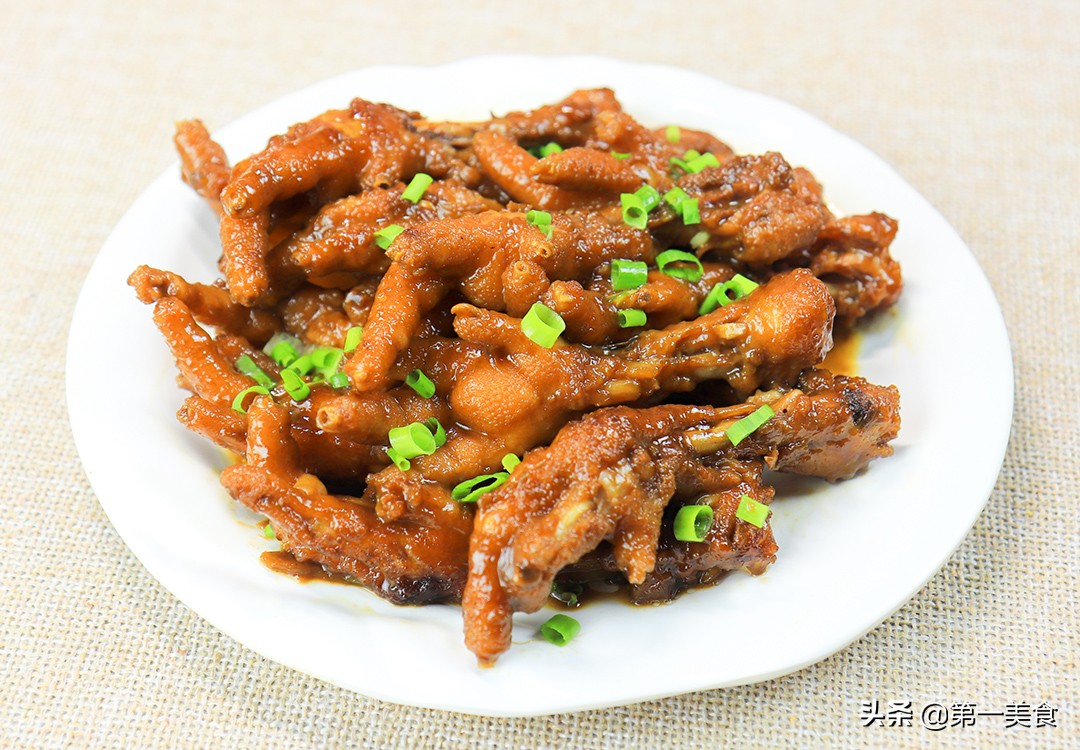 红烧鸡爪的家常做法（分享红烧鸡爪的做法诀窍）