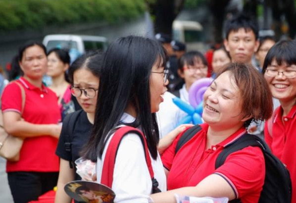 上大学和没上大学有何区别？看完这3张图片后，也许你会知道答案