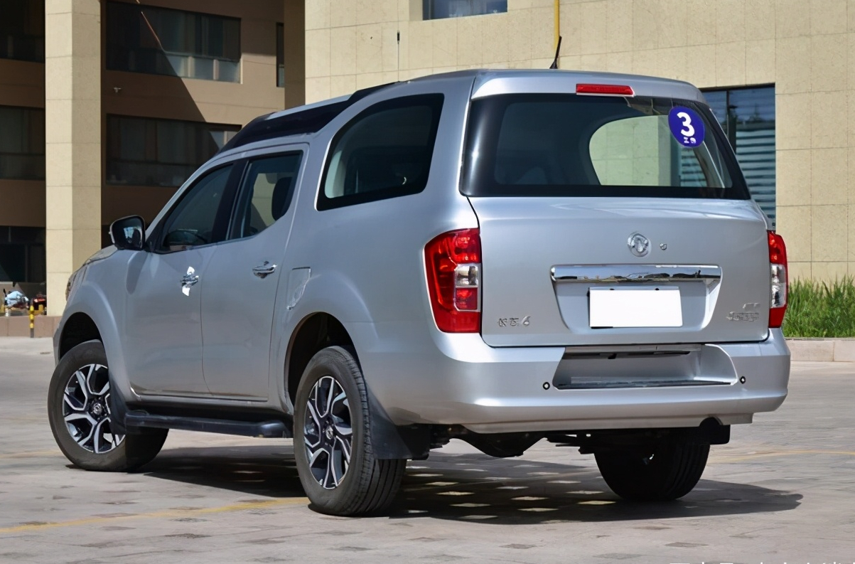 日产帕拉丁2020款(车长5米3外观硬朗,拉货越野两不误)_【读车号】