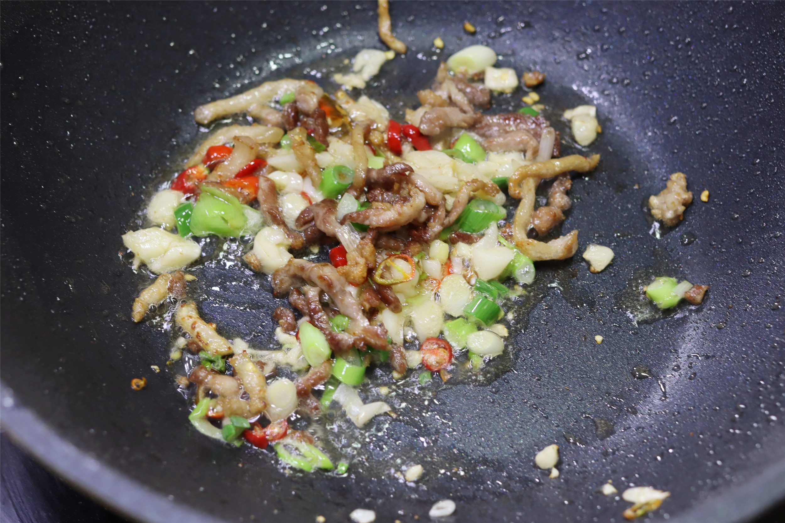 天冷了，土豆这样吃才过瘾，酥香可口，就连孩子都吃不停，真香