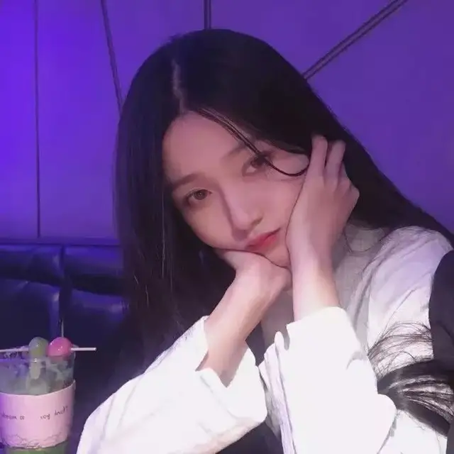最近朋友圈很火的霸气短句子:我的洒脱是你不懂的寂寞!