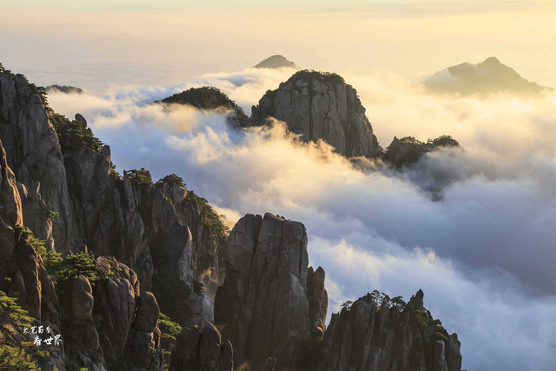 中国名山大川(中国有许多名山大川，除了三山五岳，这6座山一生必去)