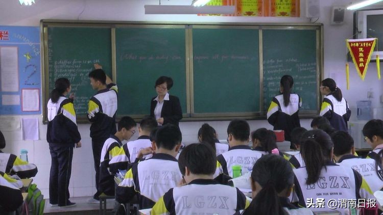 渭南明珠 教育楷模：美丽的蓝光中学欢迎你