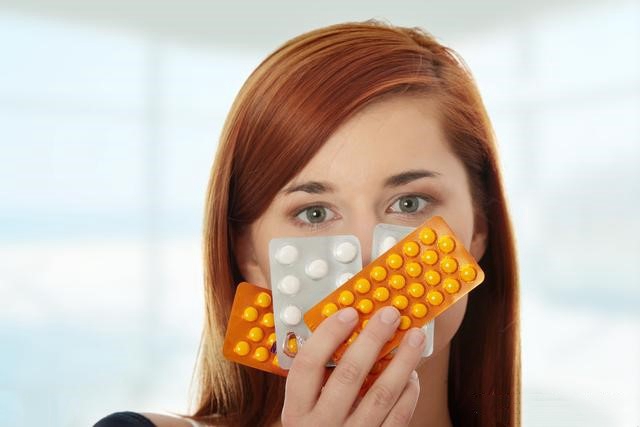 小情侣“偷尝禁果”，差点让女孩把小命都搭进去，再爱也别纵容他