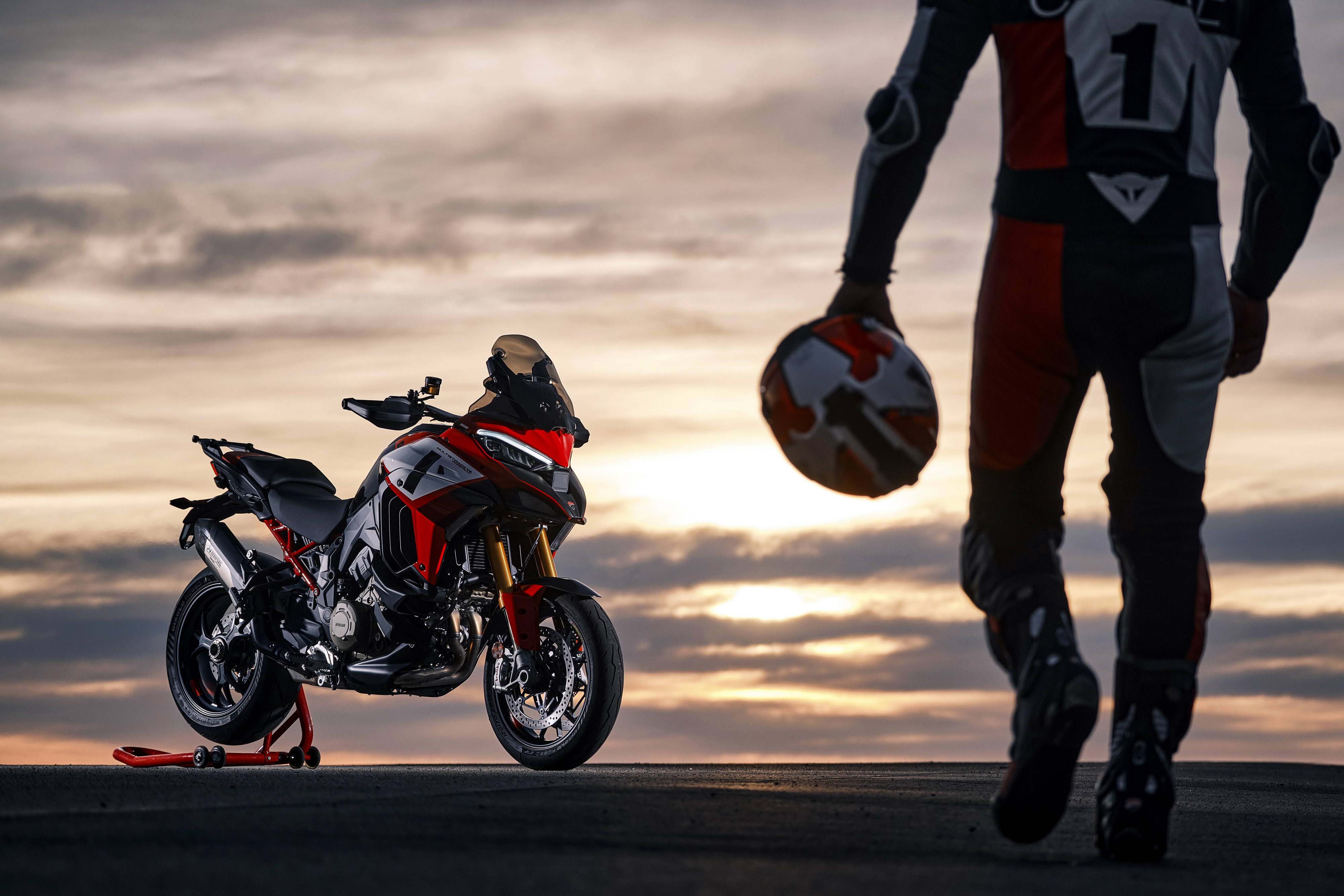 杜卡迪 2022 Multistrada V4 派克峰版 户外特写