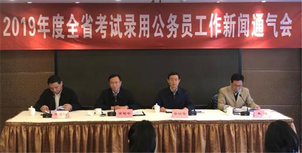 大学生想考“铁饭碗”注意了：基层公务员或涨工资，还多两种补贴