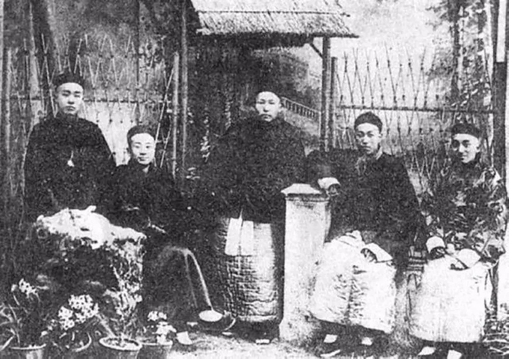 李叔同剃发成为弘一法师的真实原因,学生丰子恺用3句话说明白了