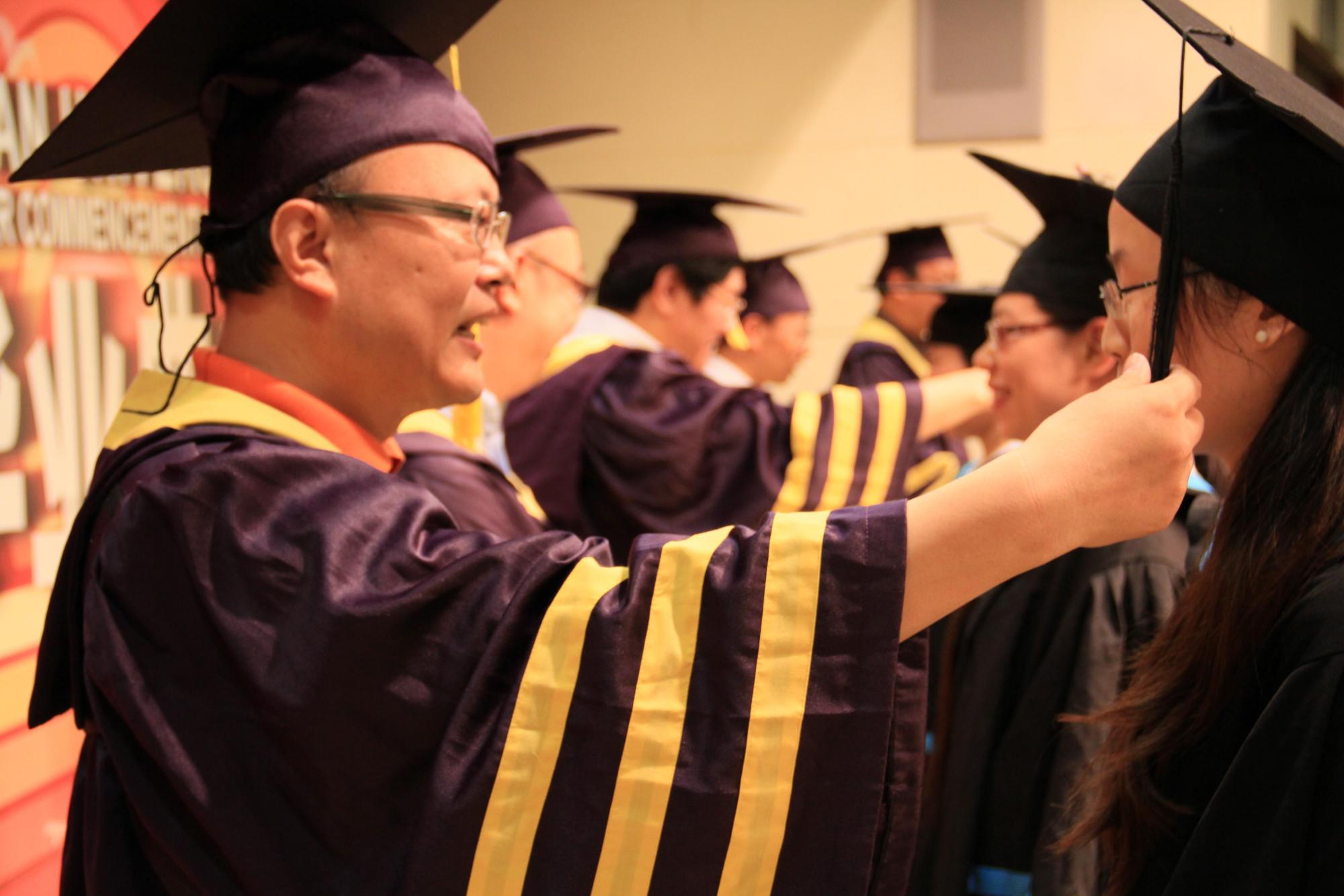 博士毕业大约多少岁？毕业后到手“薪资”高吗？网友：好好读书吧