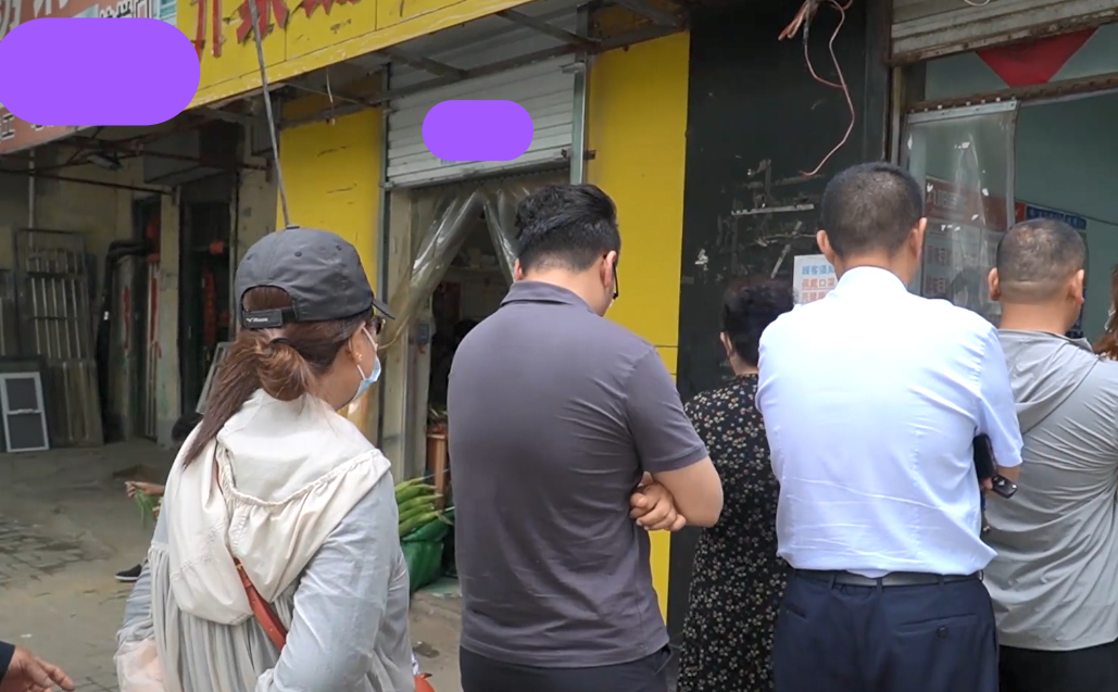 临沂大哥卖接地气小吃，一天120斤就是4盆，5元一个坚持9年不涨钱