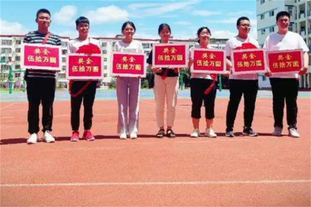 河南某校奖励“学霸”，奖学金50万，网友：有必要奖励这么多？