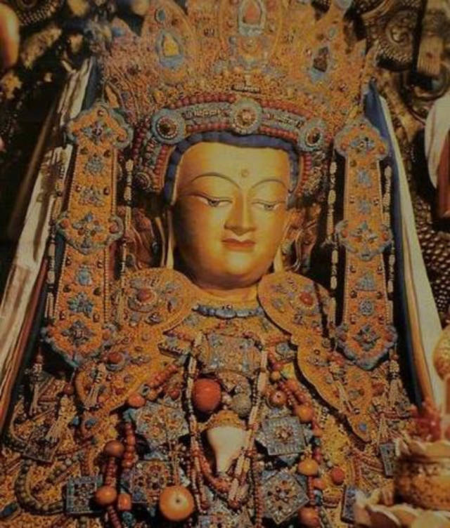 李连杰胸前不起眼的饰品，竟是密宗佛教天珠，一颗换北京一套房