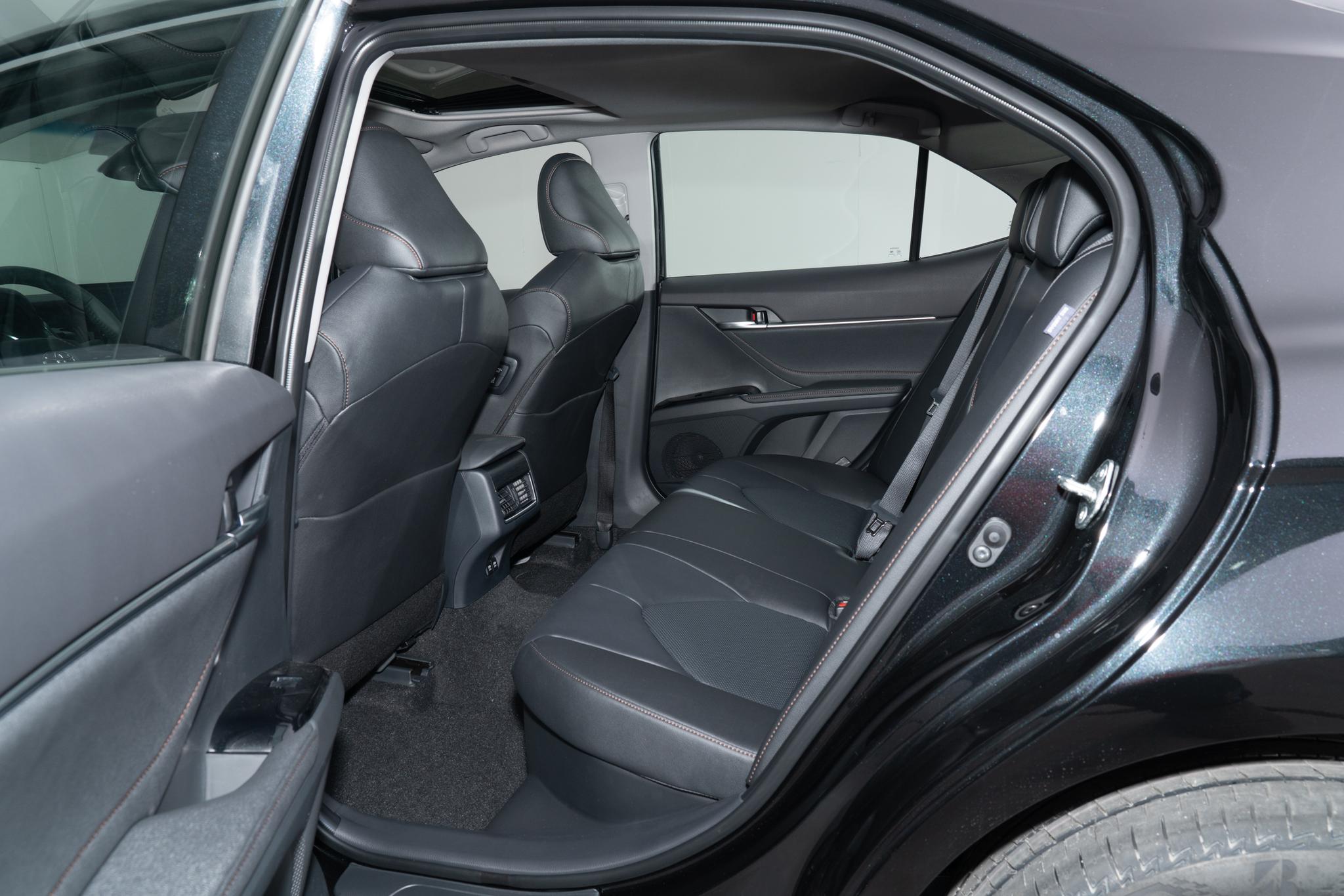 第2款要介绍的车型是凯美瑞双擎.