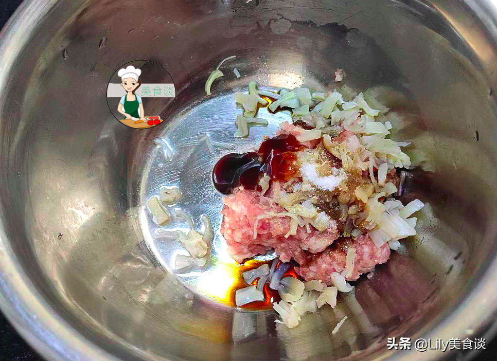 冬天，这蒸菜多做给孩子吃，简单一蒸10分钟出锅，营养好吃不上火