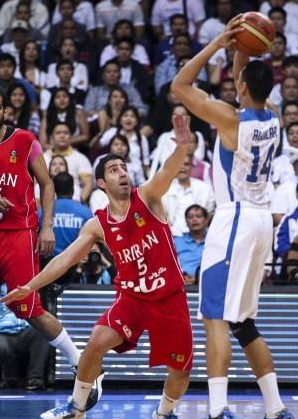 为什么亚洲人打nba这么少(NBA在亚洲篮球的缩影，最贫困却是最热爱，令人心酸却又不得不赞)