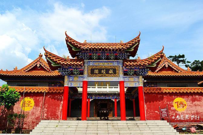 二,分别为声闻,缘觉,菩萨等三乘人所说之教法,即声闻藏,缘觉藏,菩萨藏