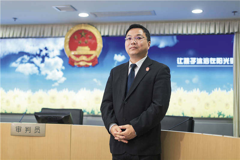 同样不好的环境，为什么有的少年会深陷违法犯罪，而有的少年却能跳脱出来，自我实现？