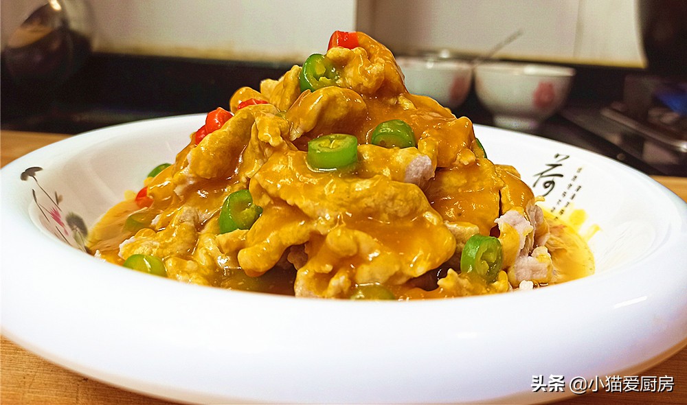 这道南瓜和猪瘦肉一起做的下饭菜“金汤肉片”，酸辣得恰到好处