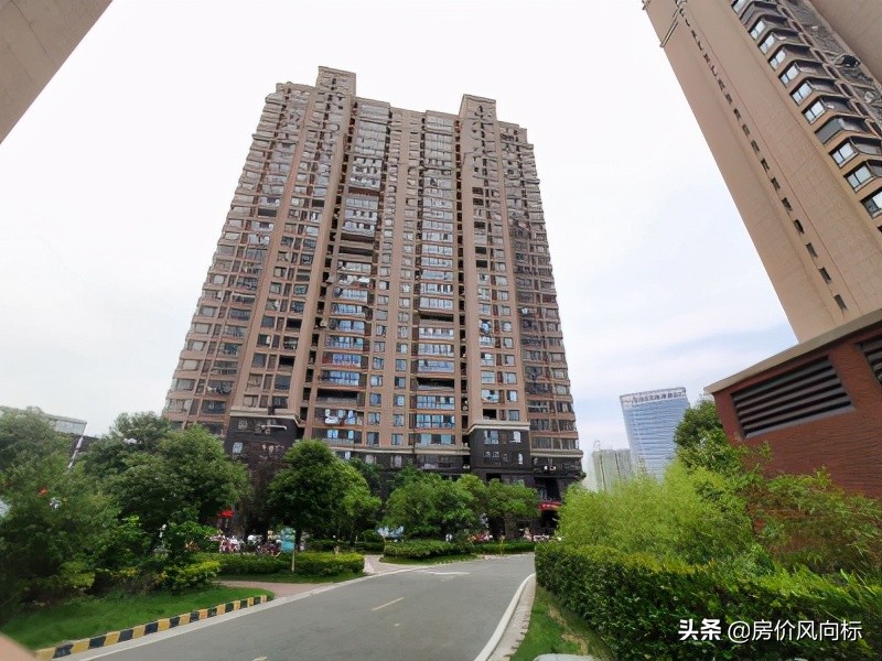 盐城市5-10年房龄，二手房挂牌价12058元，共计409个小区