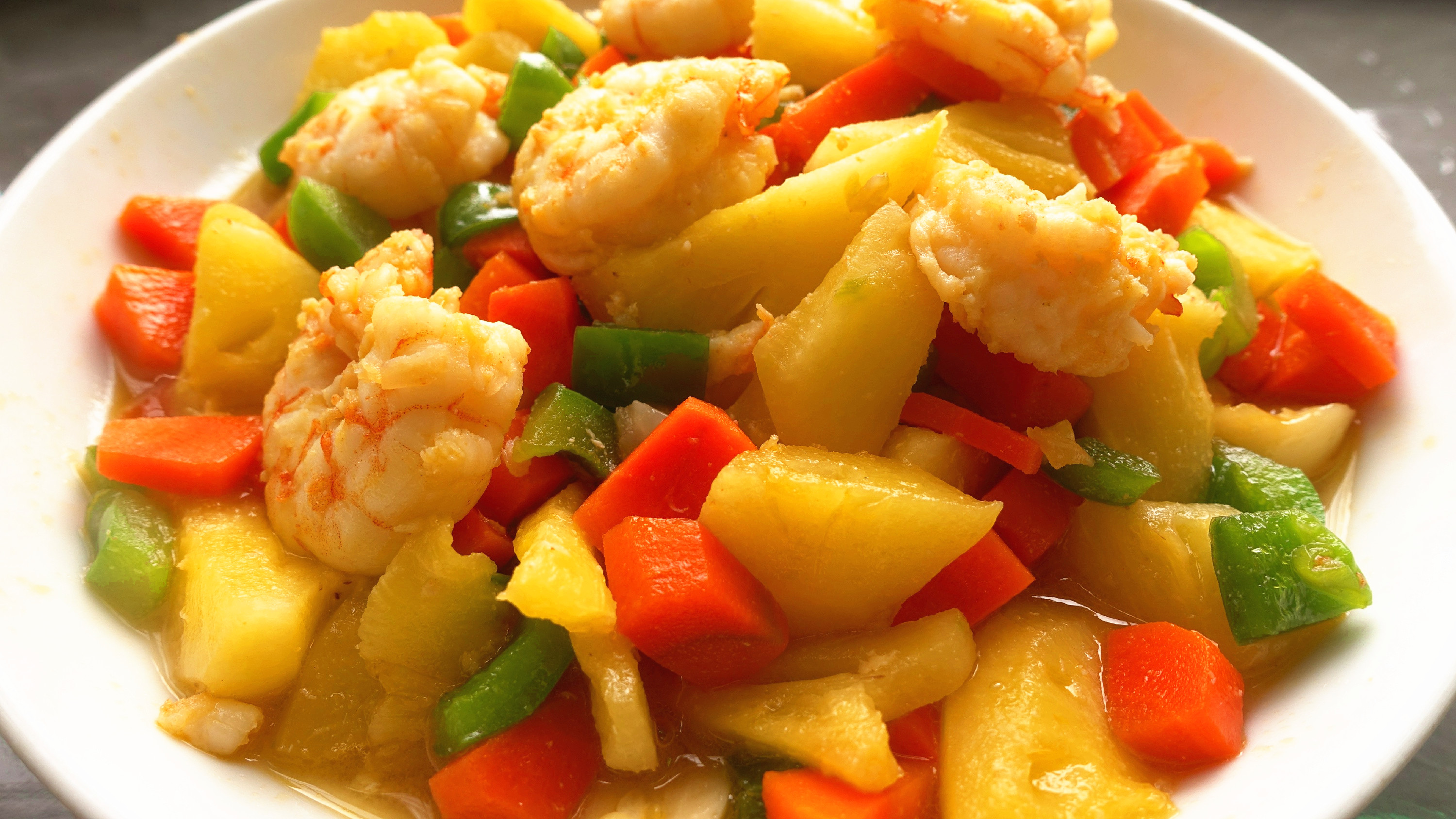 菠萝炒虾怎么做才好吃 虾炒菠萝的做法大全 - 情书号