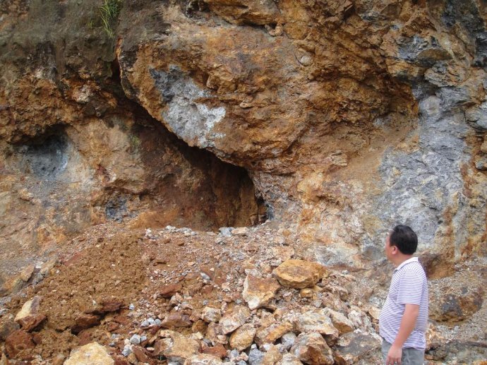 金矿体中的黄铁矿化晶型好的黄铁矿也可作为观赏石黄铁矿属于等轴晶系