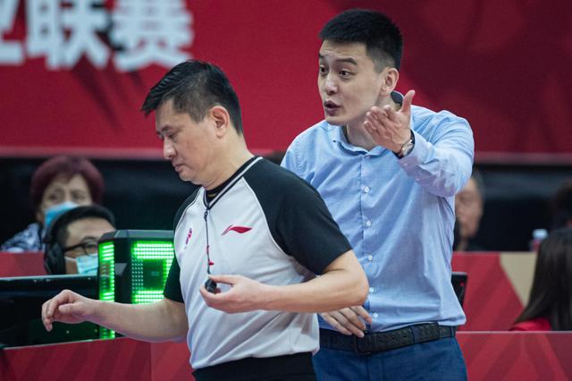 张镇麟为什么没参加nba选秀(主动退出？张镇麟无缘今年NBA选秀，杨鸣还得靠他冲击总冠军)