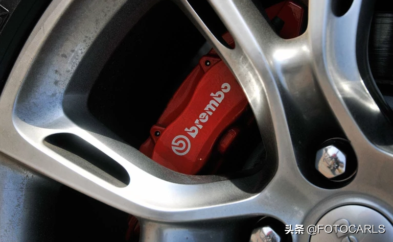 Jeep大切诺基6.4L SRT8实拍，百公里不到5秒，售价近120万的灭霸