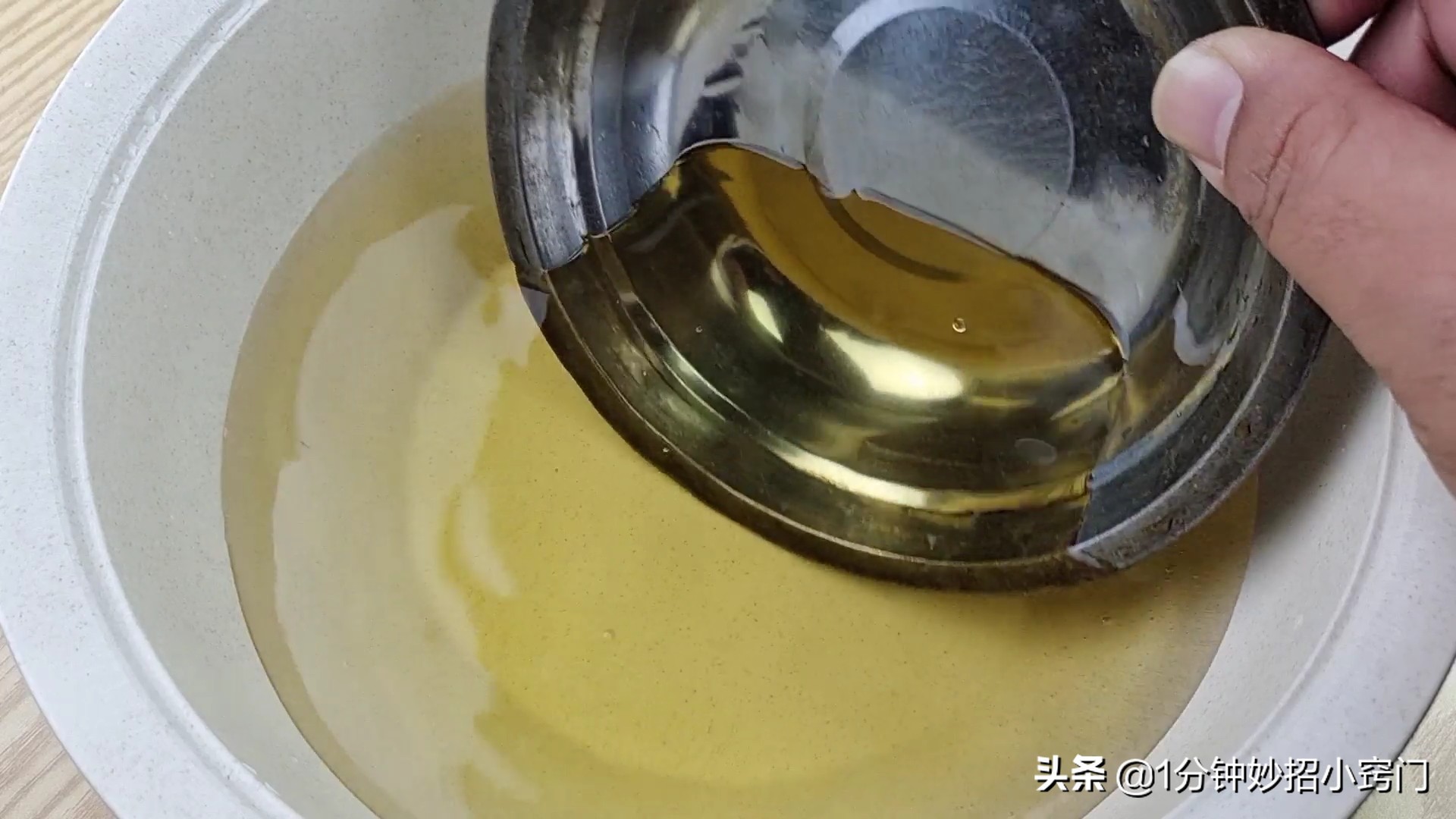 家里还在使用不锈钢餐具吗？还有人不懂啥情况，叮嘱家人长记性