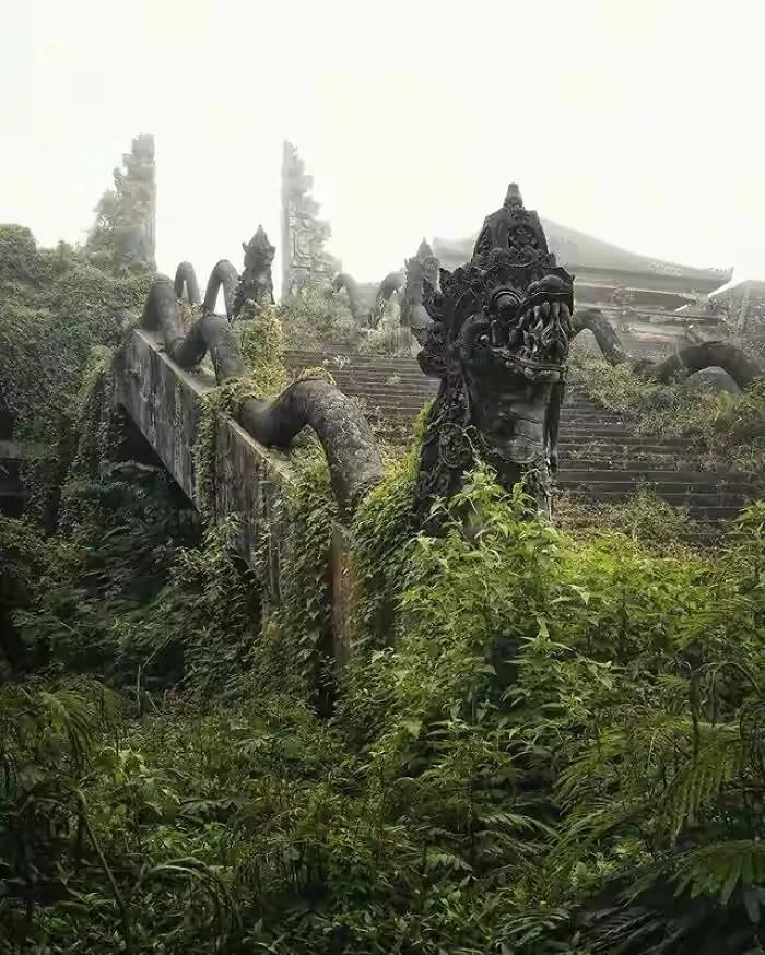 世界上50个被遗弃的地方，人类退去，留下一片废墟