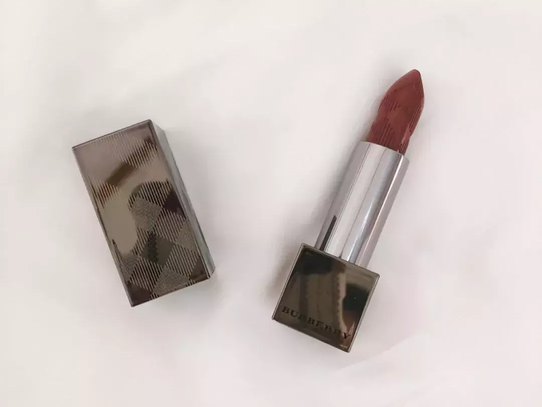 大牌口红里原来还有这些宝藏色号?!趁还没爆火前赶快买起来