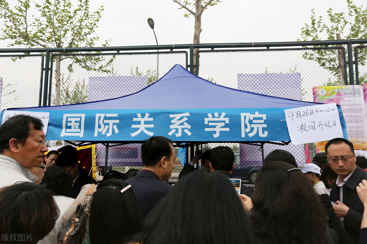 最容易考上公务员的大学与专业，文科生和理科生大pk结局惨不忍睹