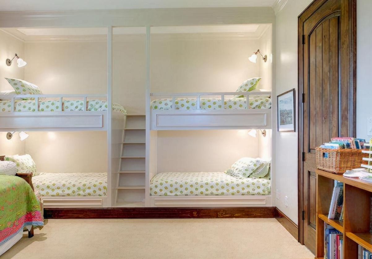 武汉一高校现“天价学费”，学生望“费”生畏，家长直呼承受不起