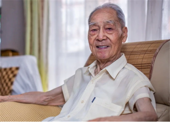 86岁癌症翻译家许渊冲：医生断言活不过7年，今年已100岁